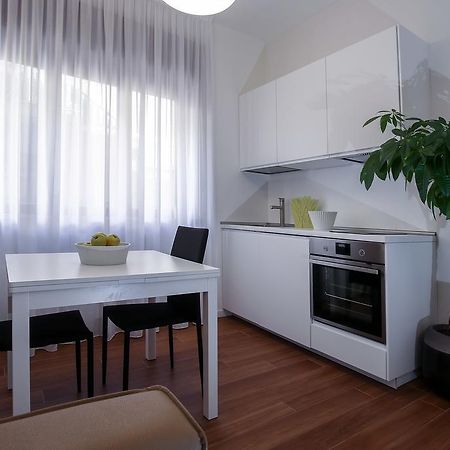 Starhost - Golden Apartments サレルノ エクステリア 写真