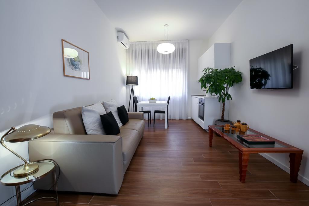 Starhost - Golden Apartments サレルノ エクステリア 写真